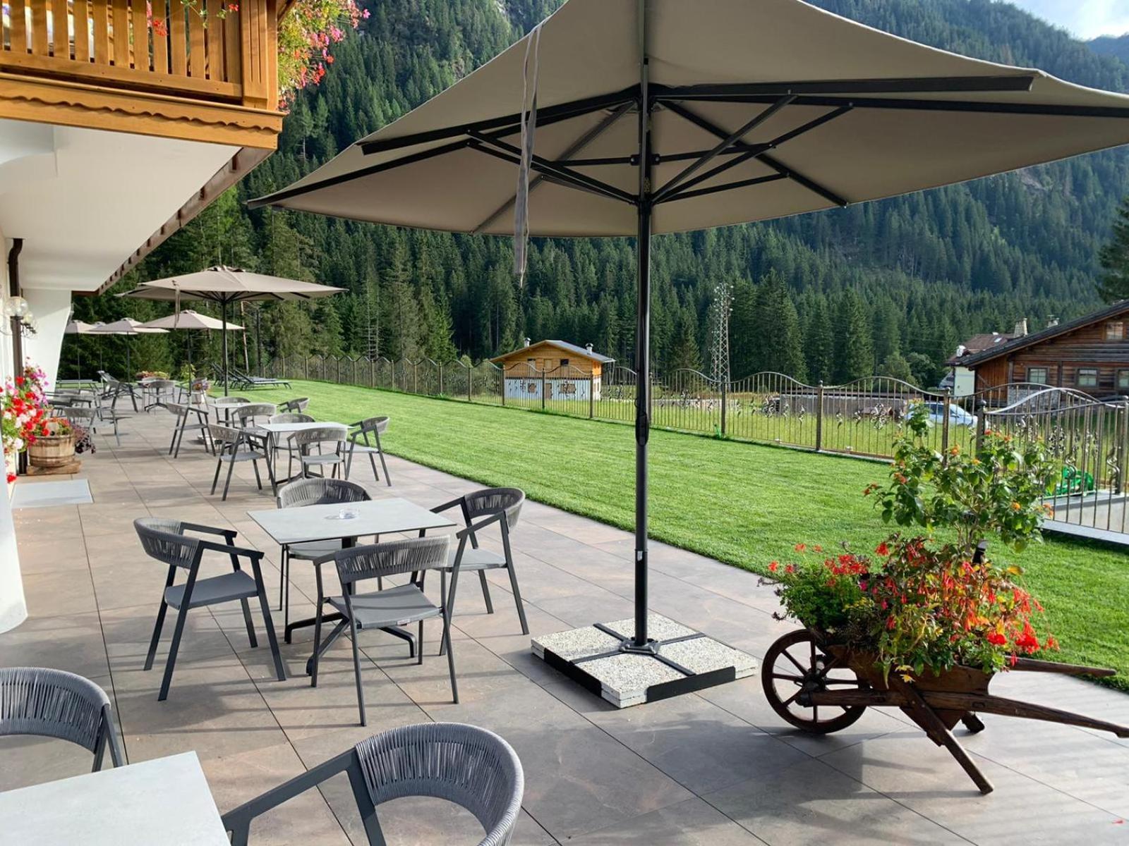 Alpenhotel Panorama 캄피텔로디파사 외부 사진