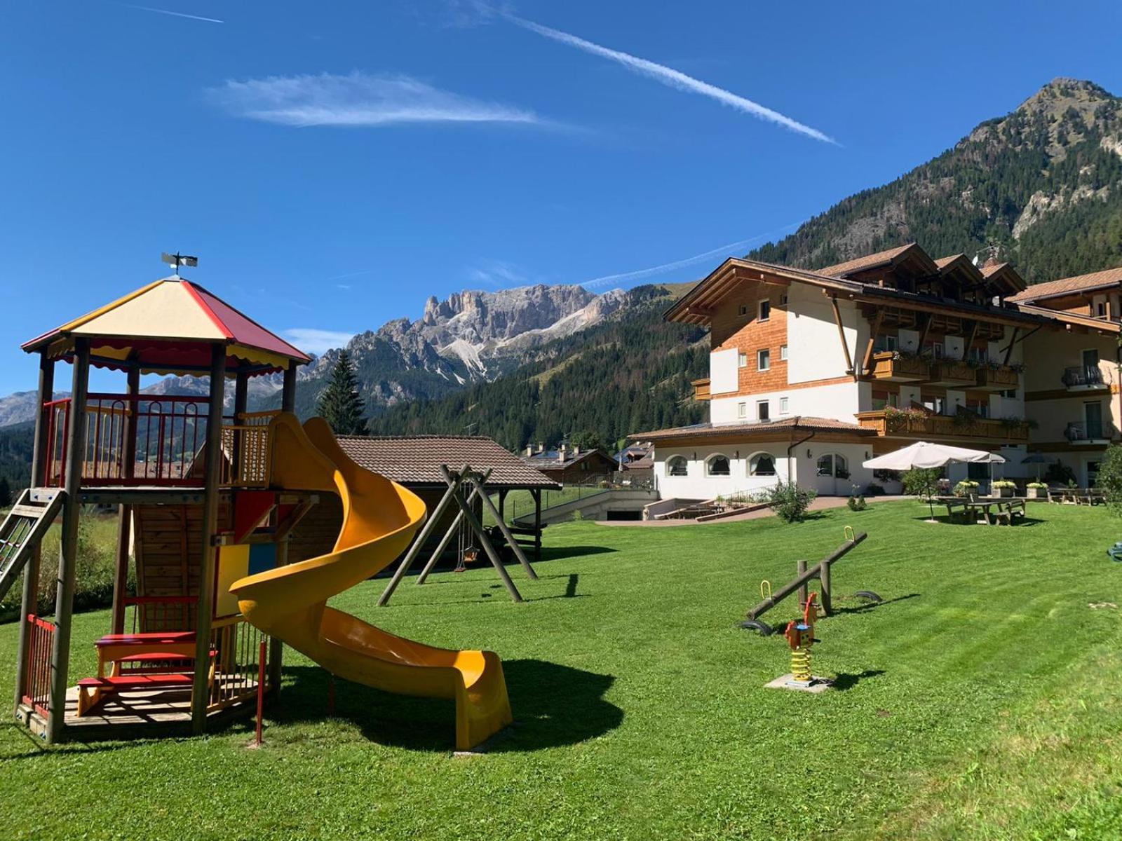 Alpenhotel Panorama 캄피텔로디파사 외부 사진