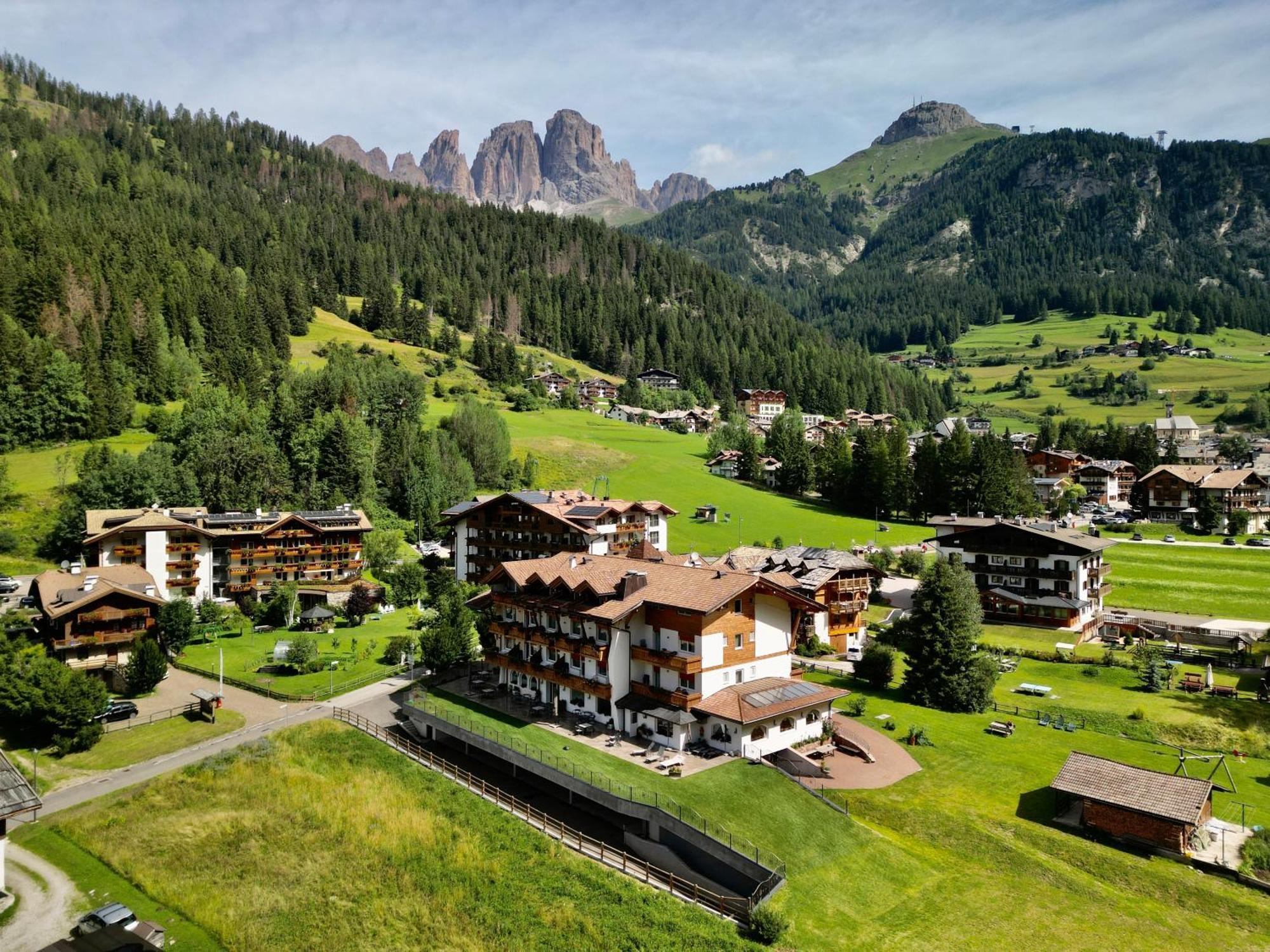 Alpenhotel Panorama 캄피텔로디파사 외부 사진